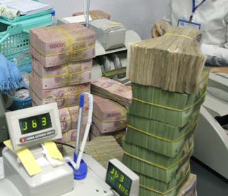 Nhiều ngân hàng giảm lãi suất huy động USD